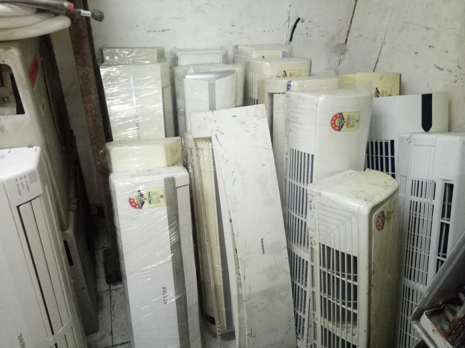 old AC buyers in Rajendranagar - Phoenix AC Service technician inspecting and repairing AC unit